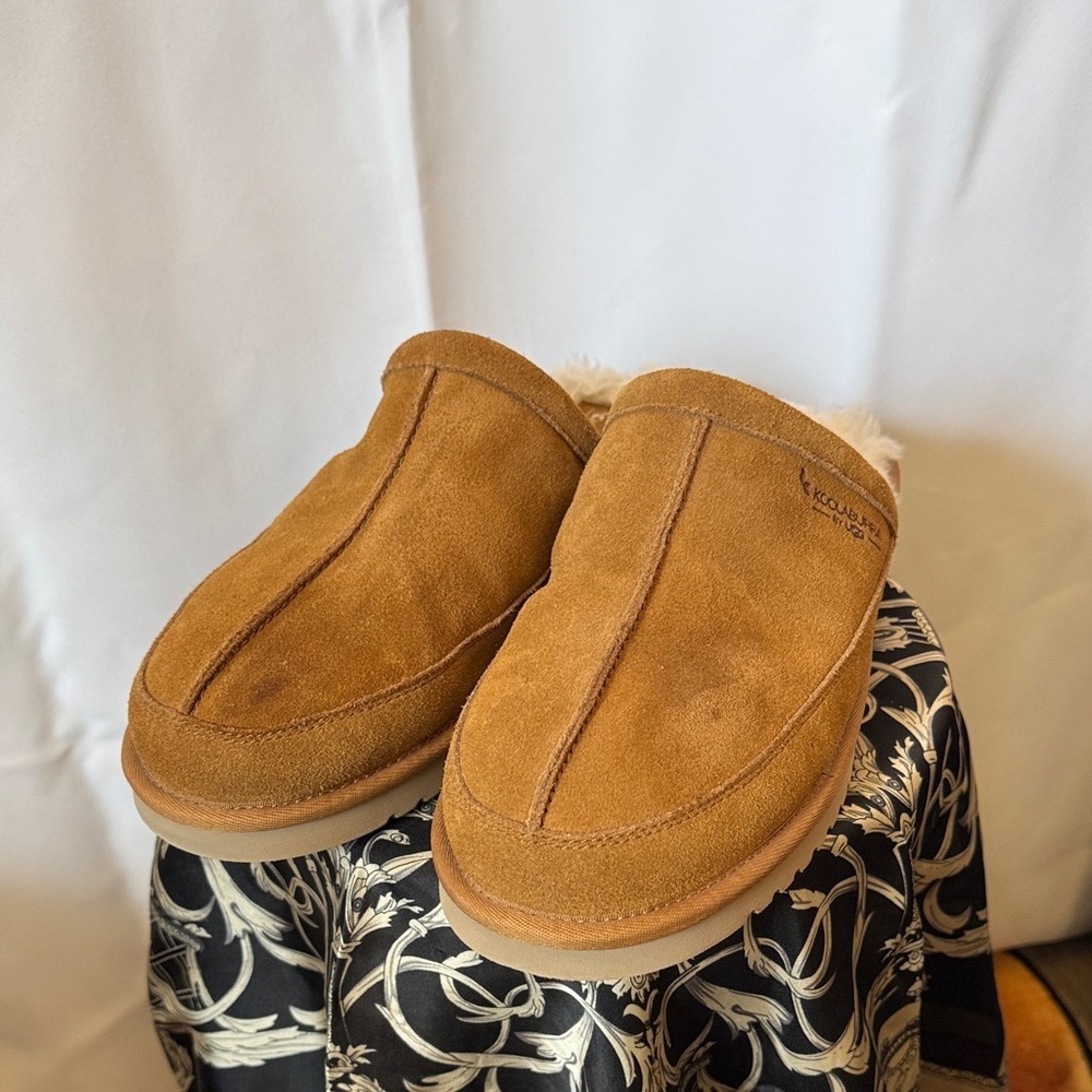 Koolaburra by UGG Men's Tan Suede Loafers - Picture 3 of 16
